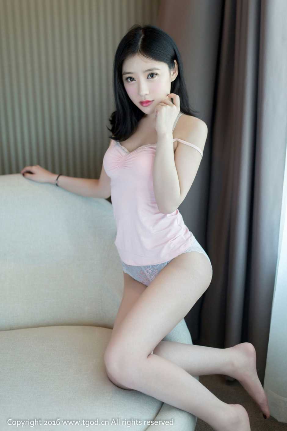 粉红内衣美女施忆佳性感小内内私房翘臀撩人写真图片