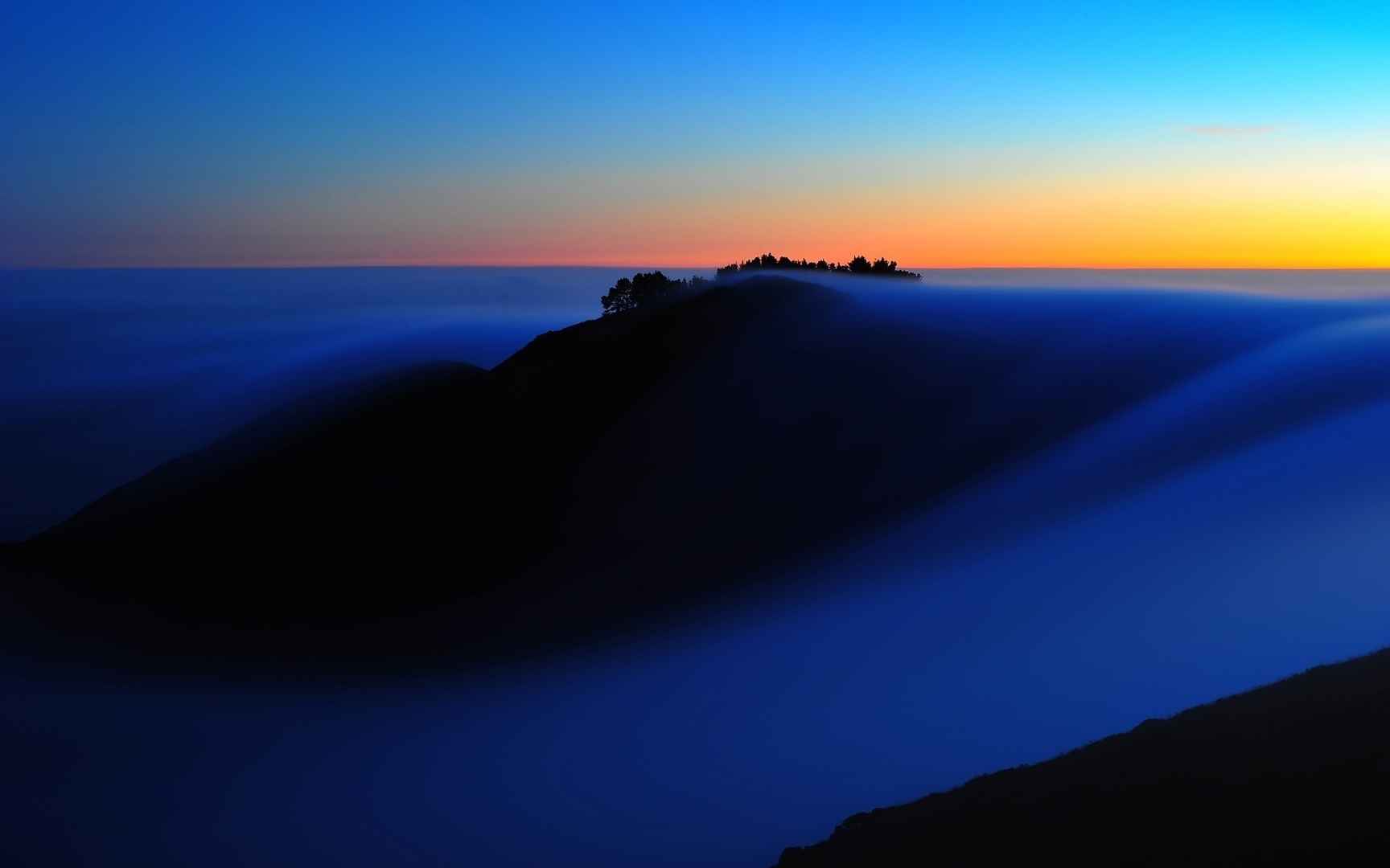 蓝色天空唯美风景桌面壁纸