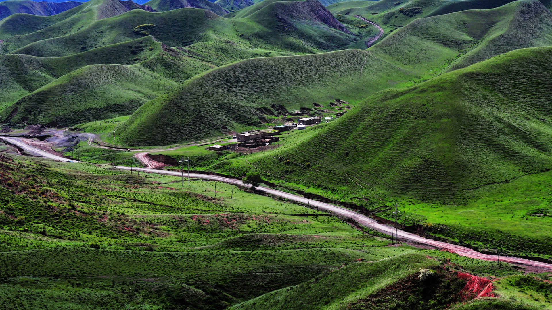 新疆天山山脉风景壁纸