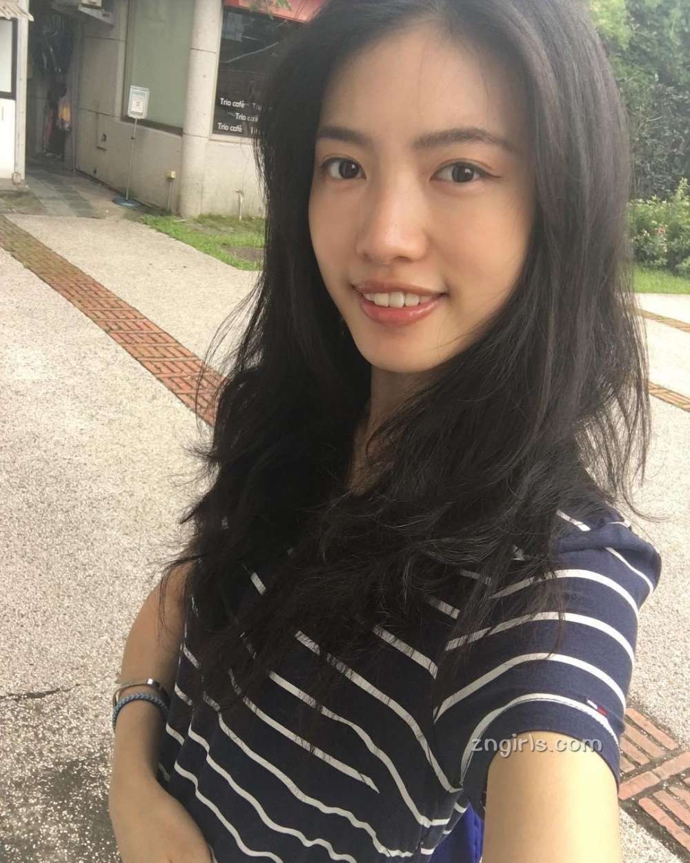 极品御姐型美女艾霓莎性感图片