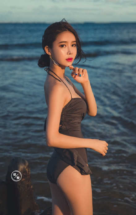 夏日海边倩影，美丽至极！