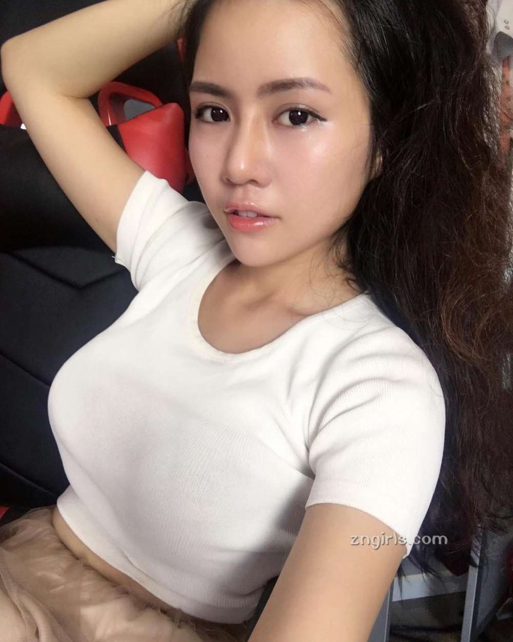 金发美人允儿