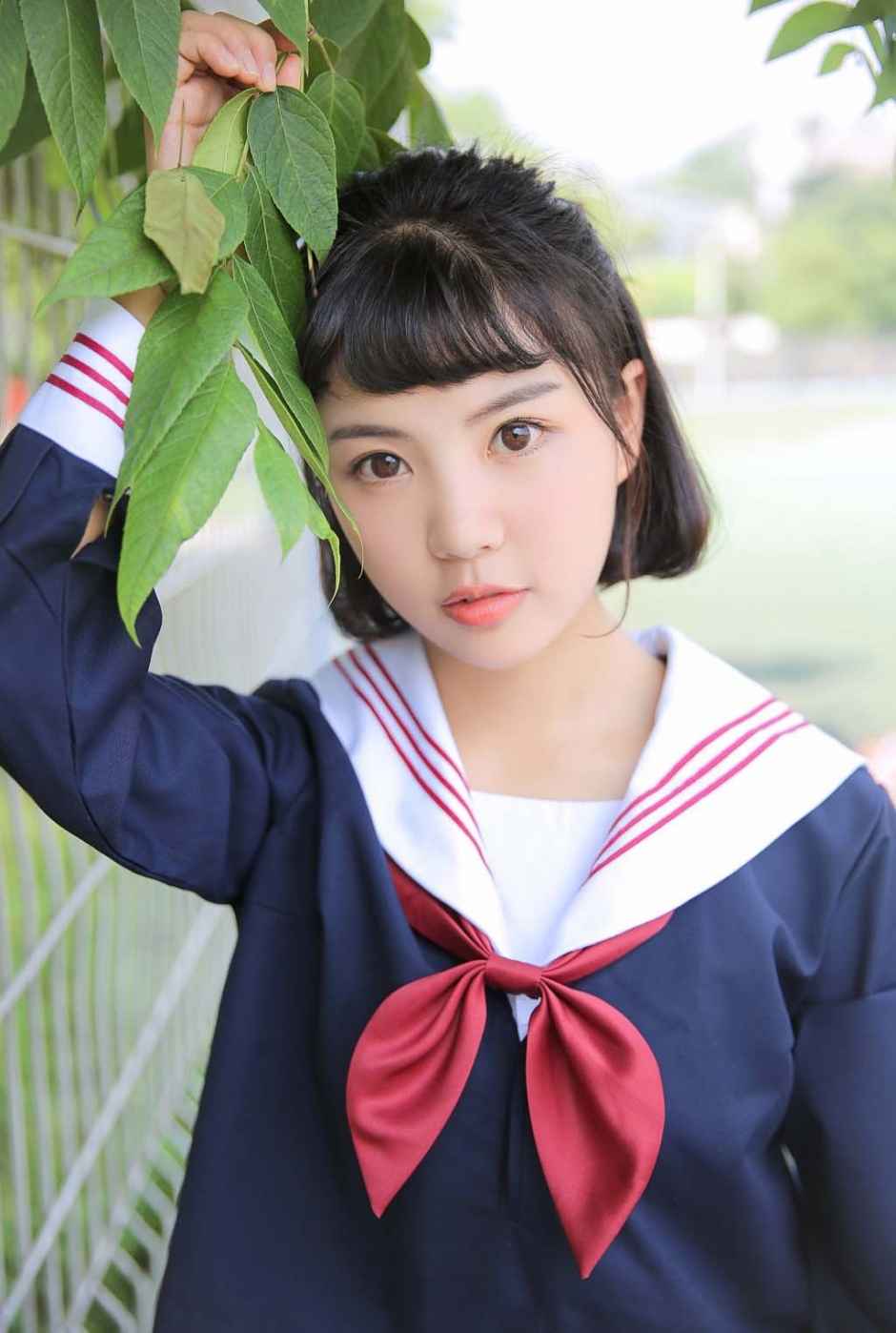 清纯小可爱娃娃脸美眉学生制服校园写真