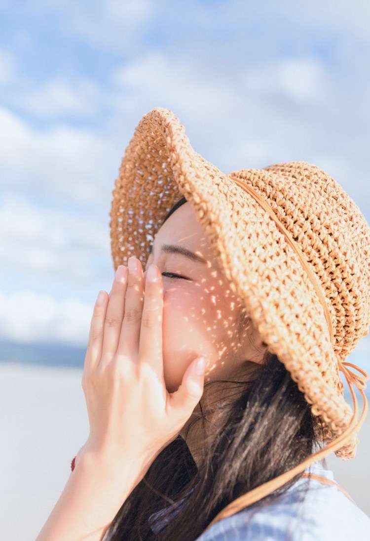 比基尼美女泳池写真苹果平板壁纸