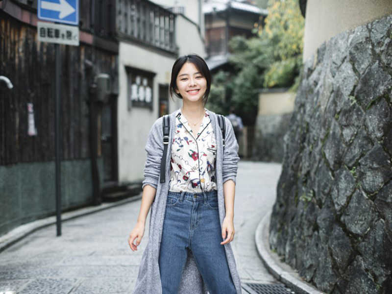 气质美女谭松韵街拍平板桌面壁纸