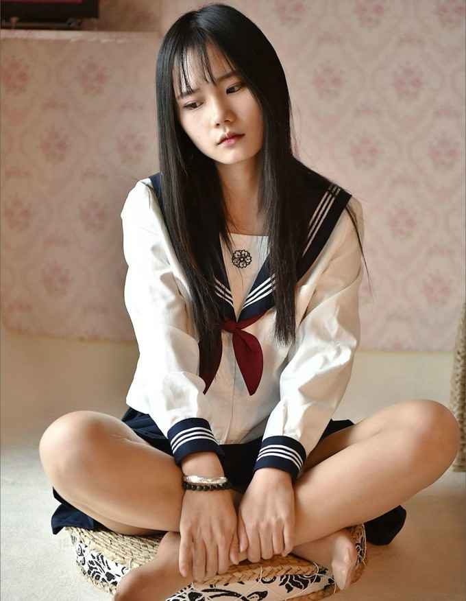 美女学生制服诱惑肉色丝袜美腿性感写真