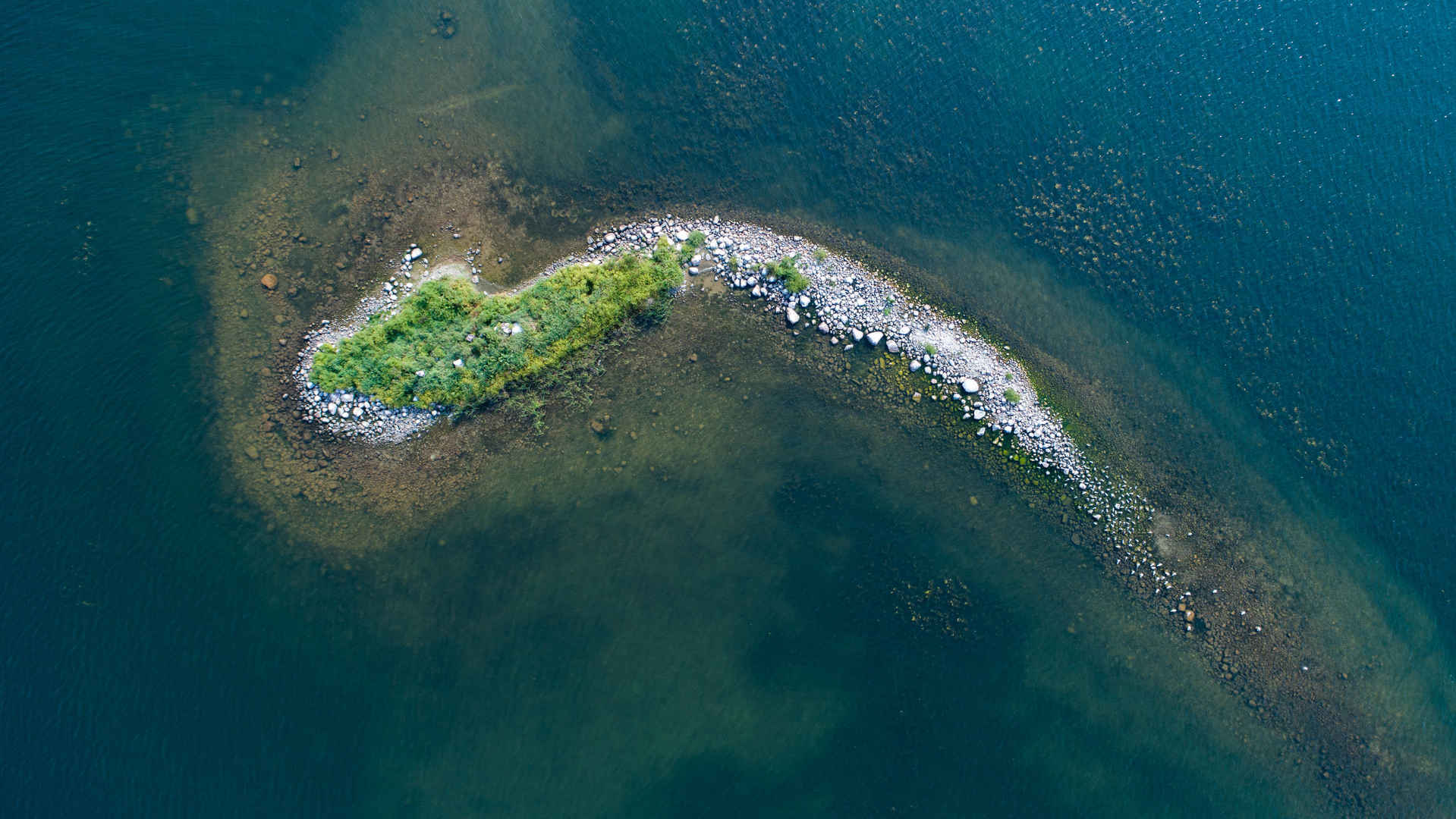 空中鸟瞰海岛图片