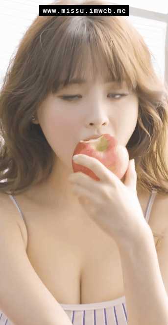 爱吃水果的女孩就是水嫩