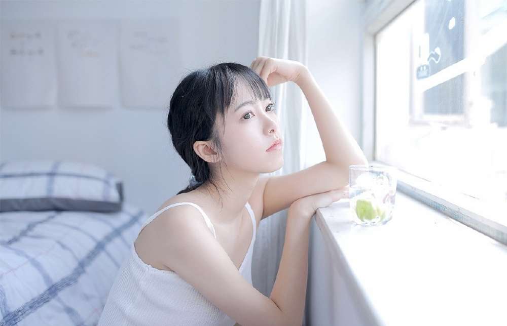 中国长发美女穆菲菲性感写真图