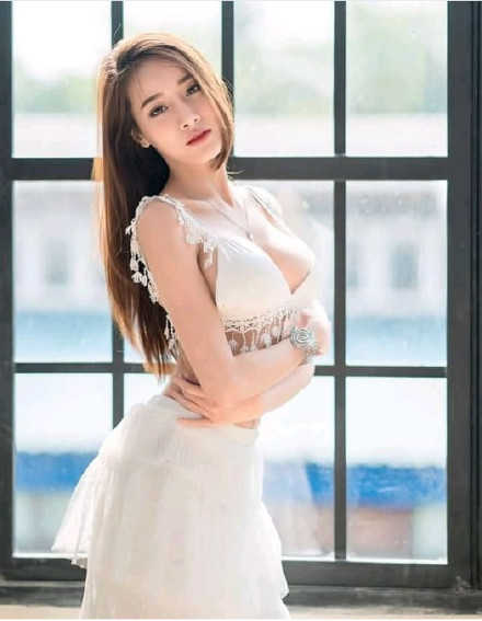 时装模特Pichana Yoosuk