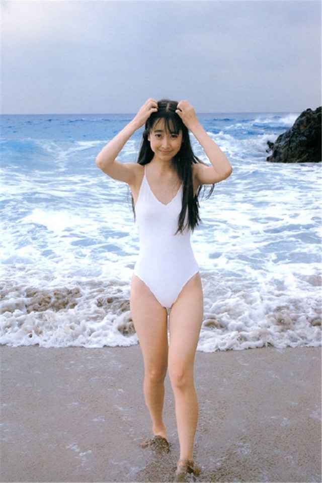 日本美女黑川智花高清手机桌面壁纸