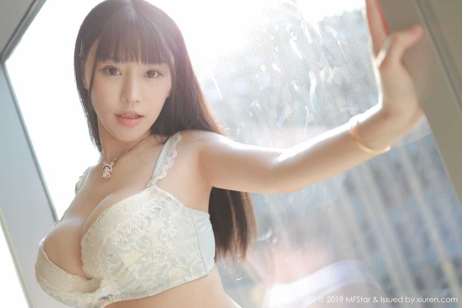 大胆女人朱可儿波霸巨乳雪白肥臀美妇身上销魂冲刺享受