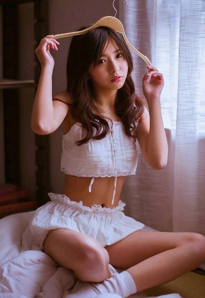 内衣美女李颜儿私房性感写真身姿迷人