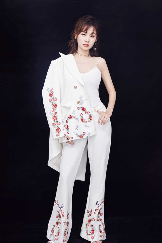 郑合惠子最新英气时尚写真图片