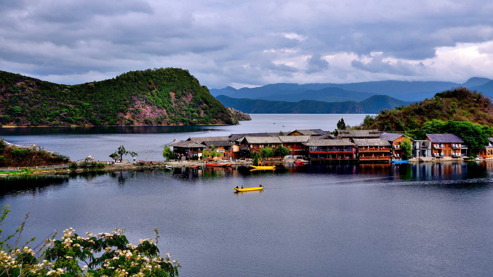 云南泸沽湖风景图片