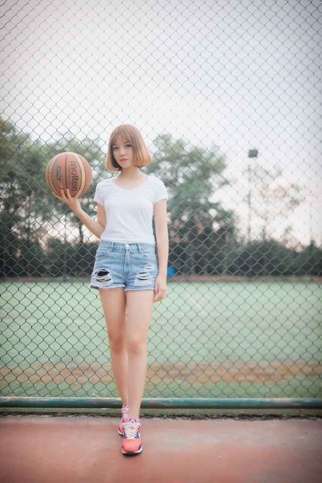 韩系短发篮球美女高清手机桌面壁纸