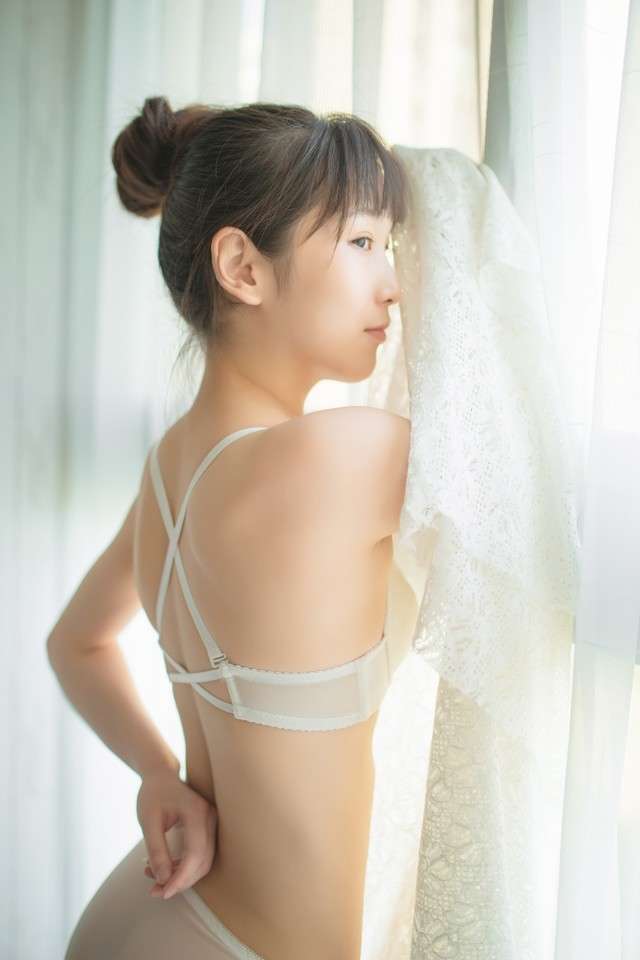 性感模特妲己内衣写真美乳诱人