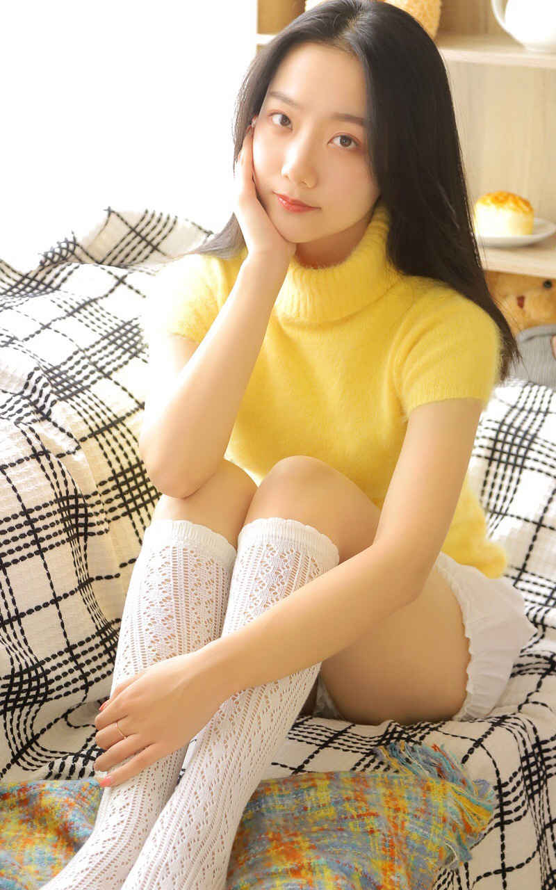 甜美家居美女写真手机壁纸