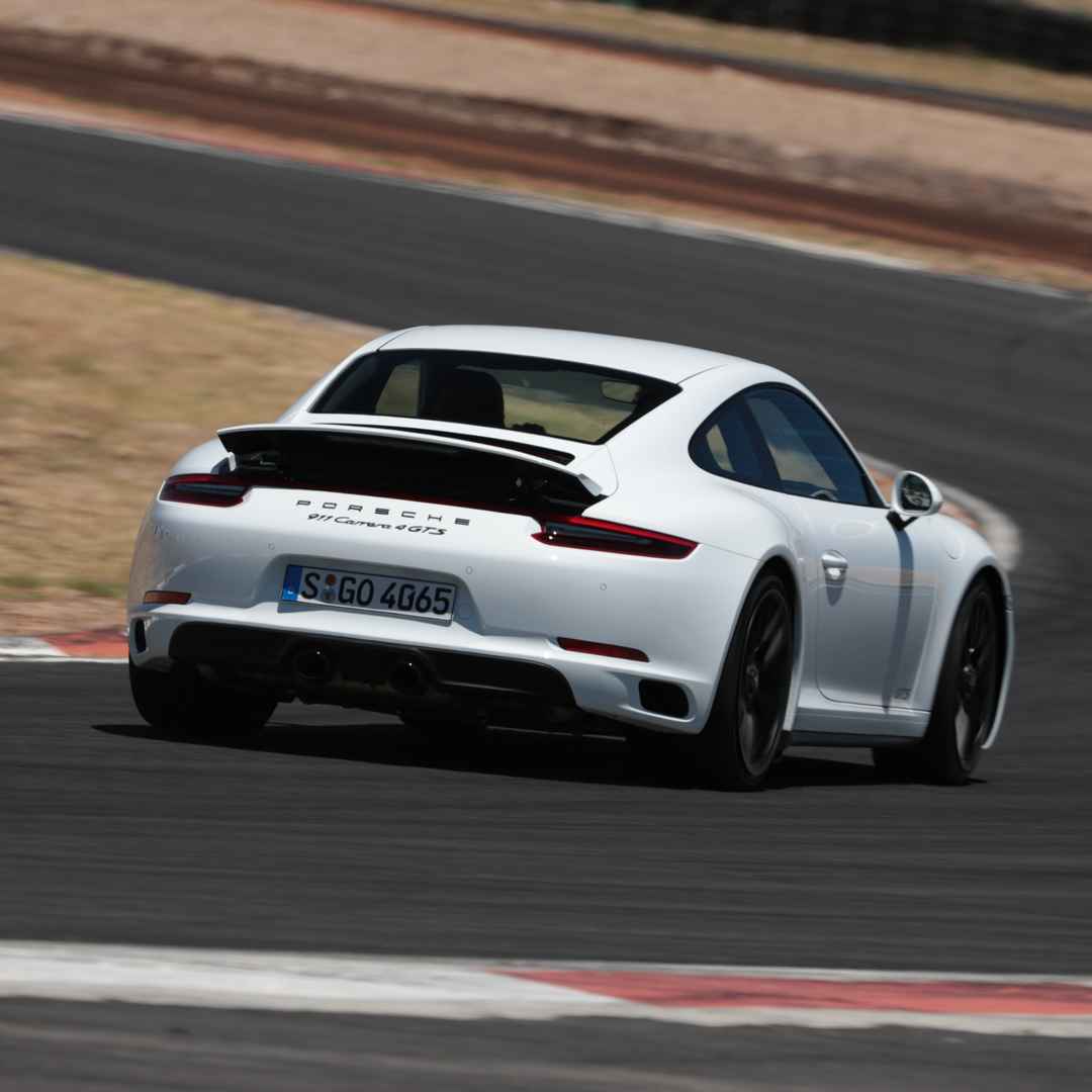 保时捷911 Carrera 4 GTS iPad平板壁纸