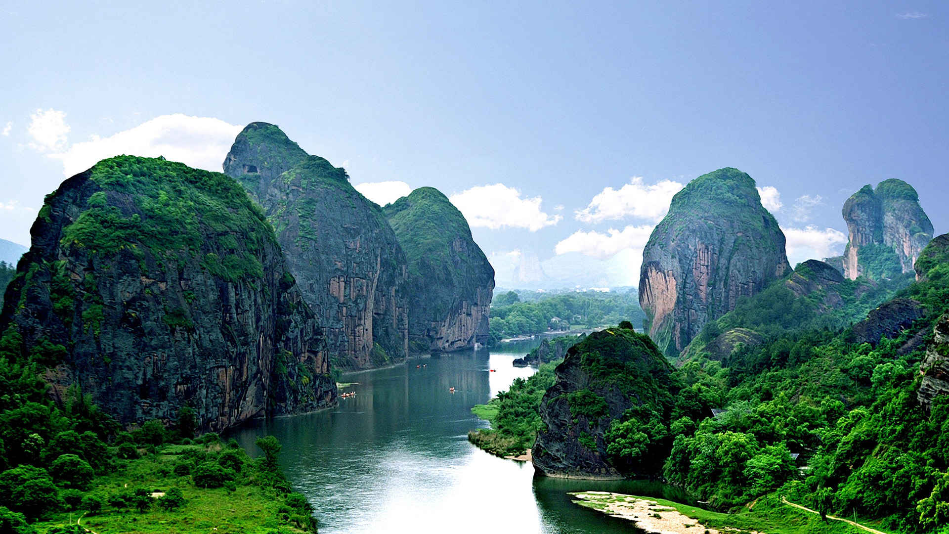 龙虎山名列中国七大最美丹霞，金枪峰、仙女岩都是非常奇特的景点__凤凰网