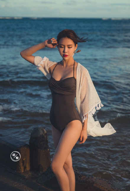 夏日海边倩影，美丽至极！