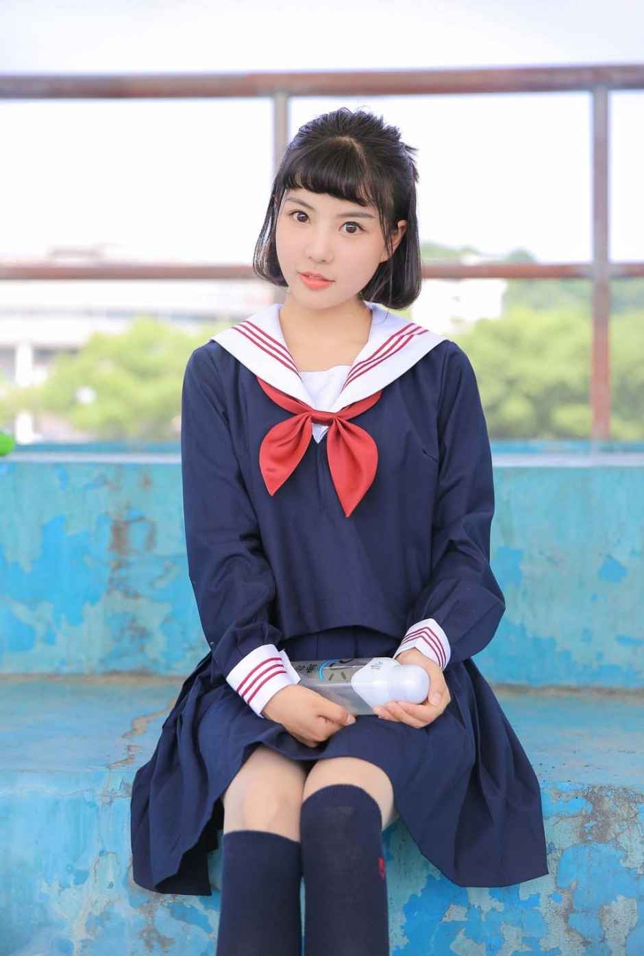 清纯小可爱娃娃脸美眉学生制服校园写真