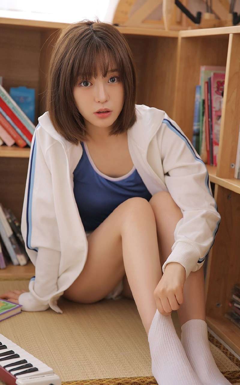 尤果网性感美女周妍希制服写真