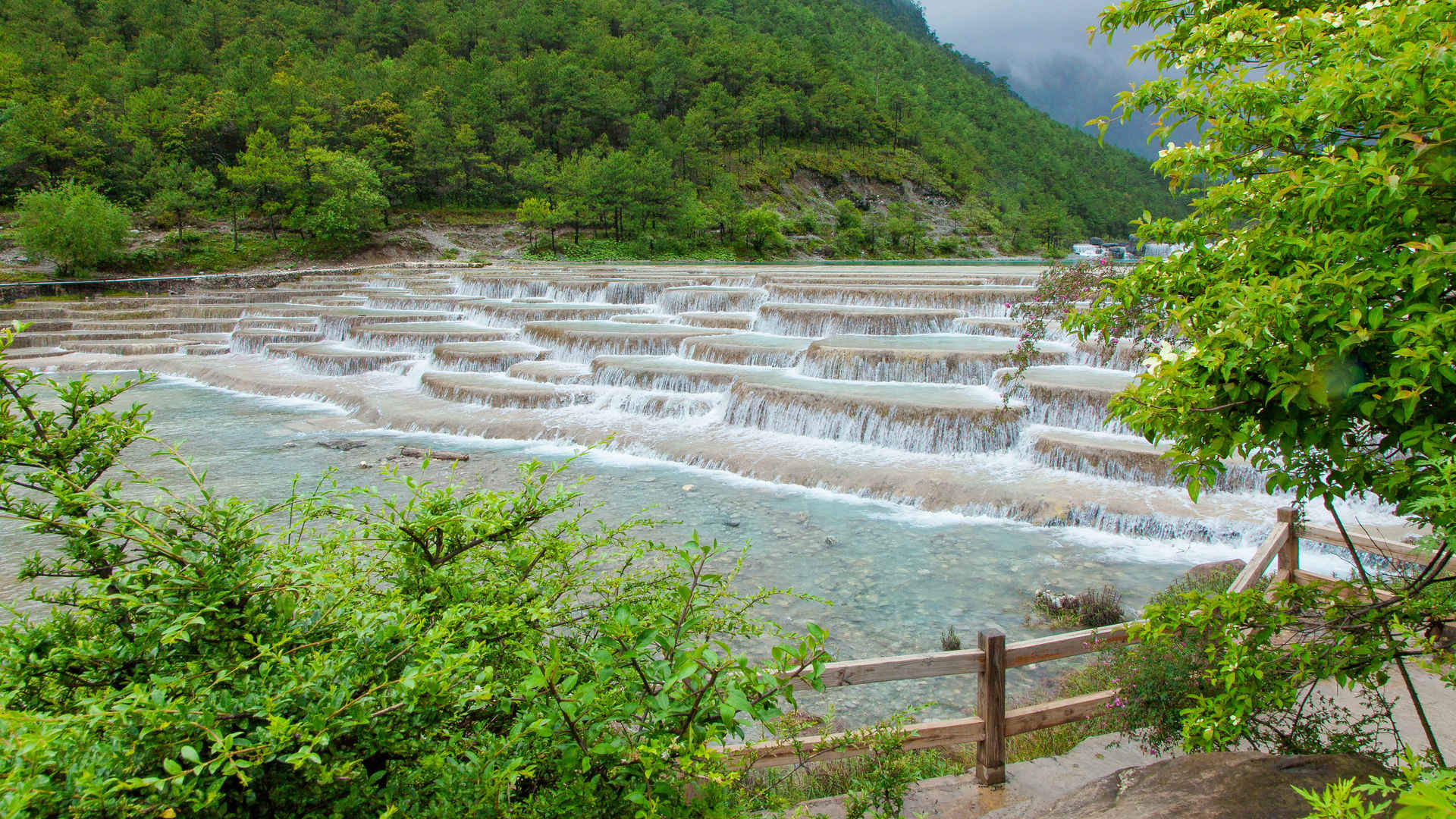 丽江玉龙雪山蓝月谷风景图片