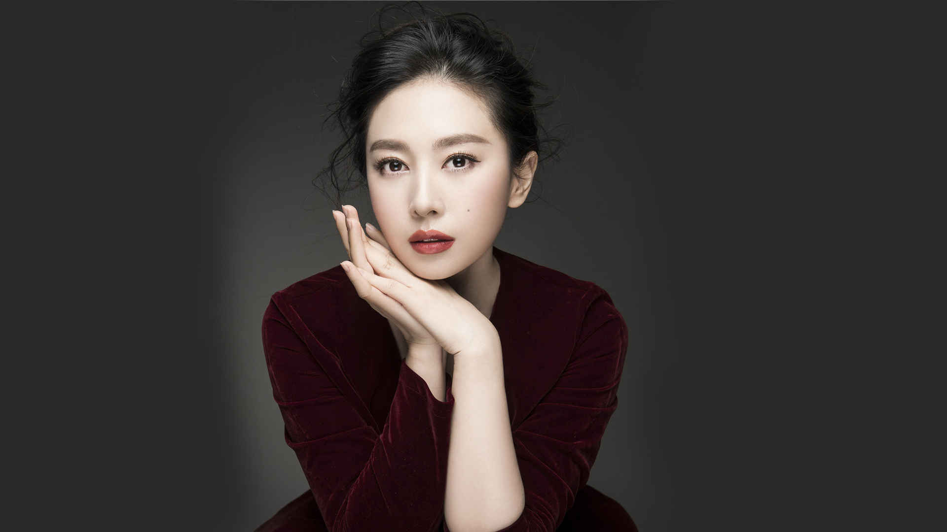 美女贾晓晨性感图片