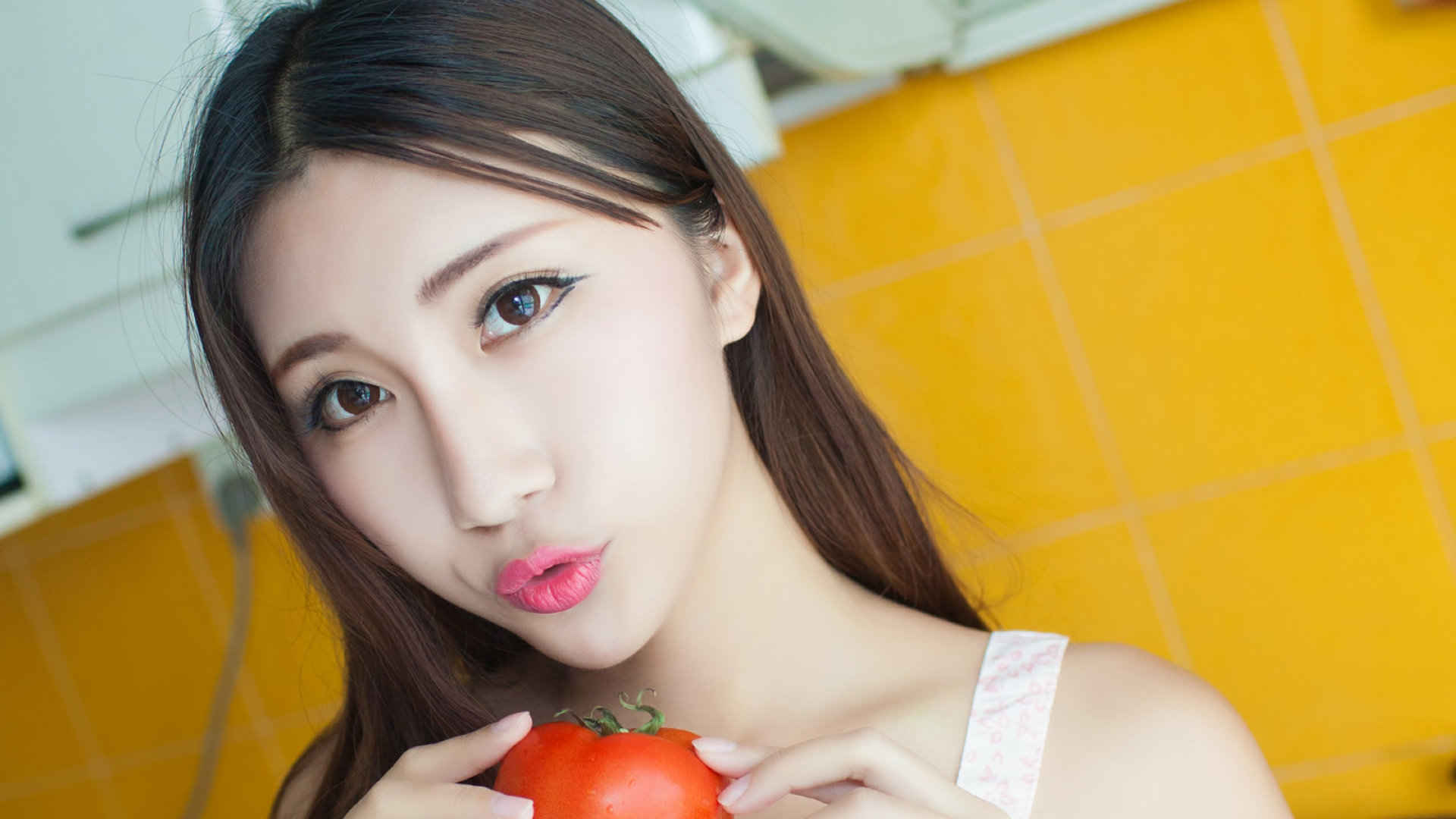 极品厨房美女图片壁纸