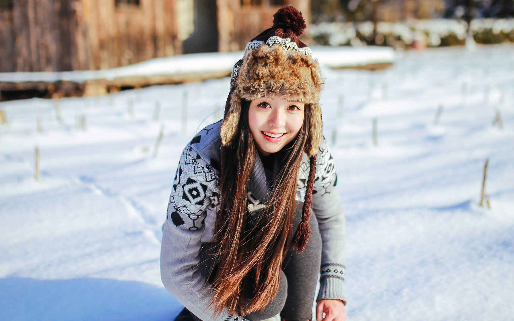 冬季雪地美女图片壁纸