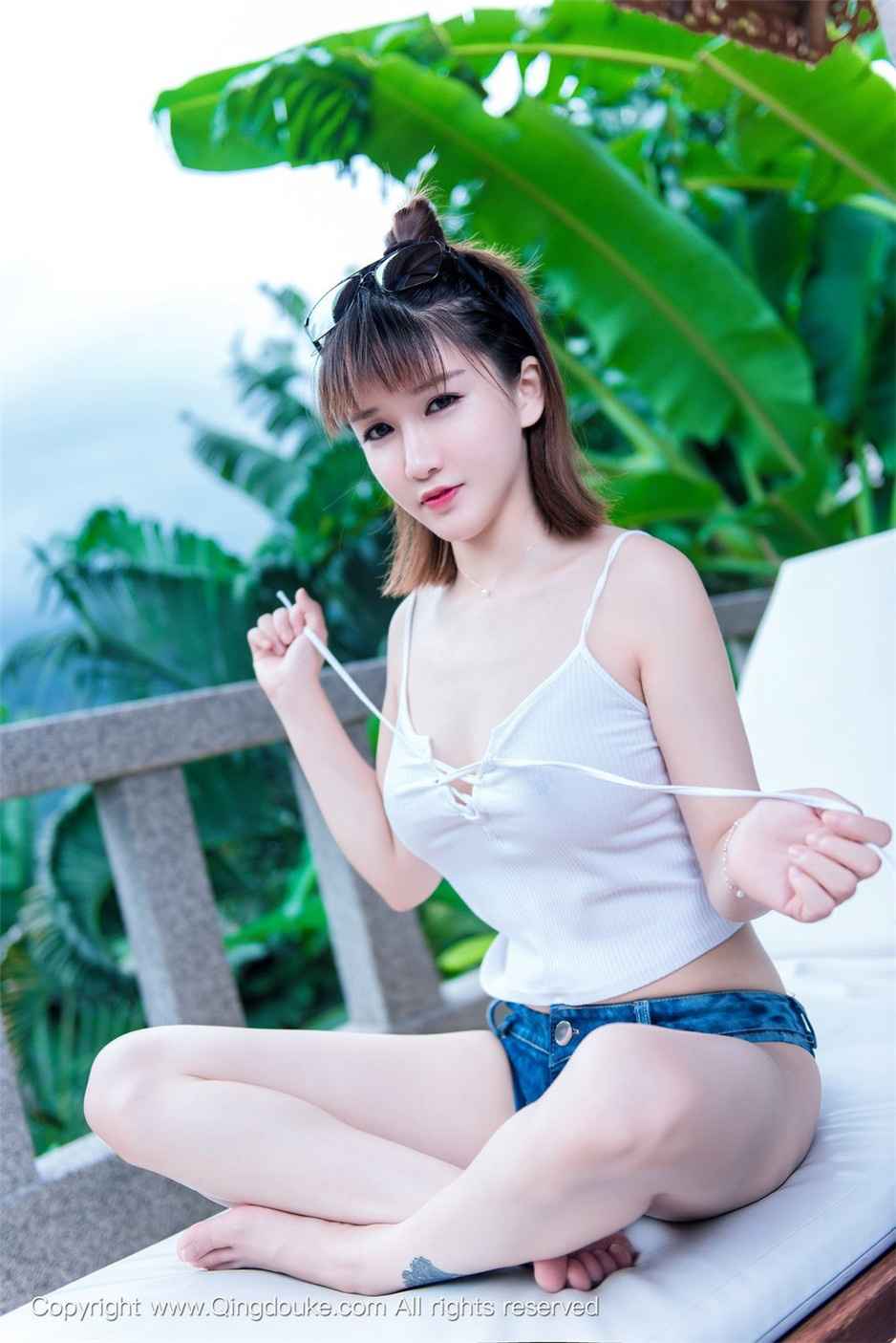 性感漂亮的白嫩美女傲娇萌萌高清图片