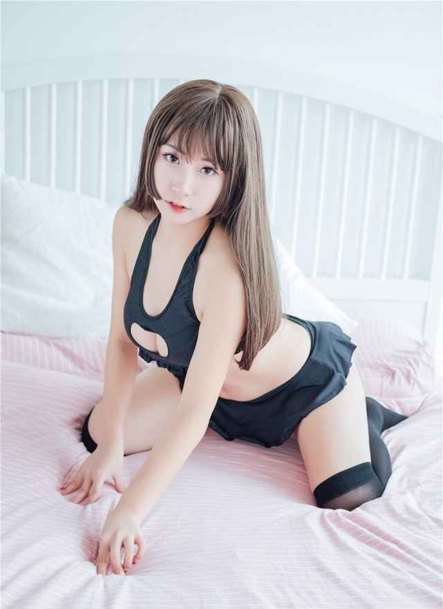 网红美女低胸巨乳美腿性感写真