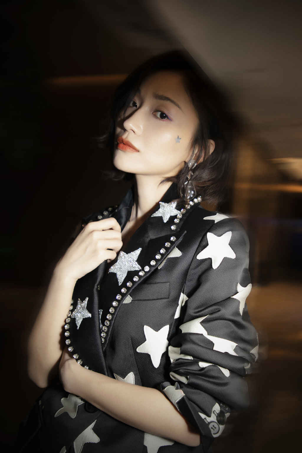 田沅性感迷人裸背写真图片
