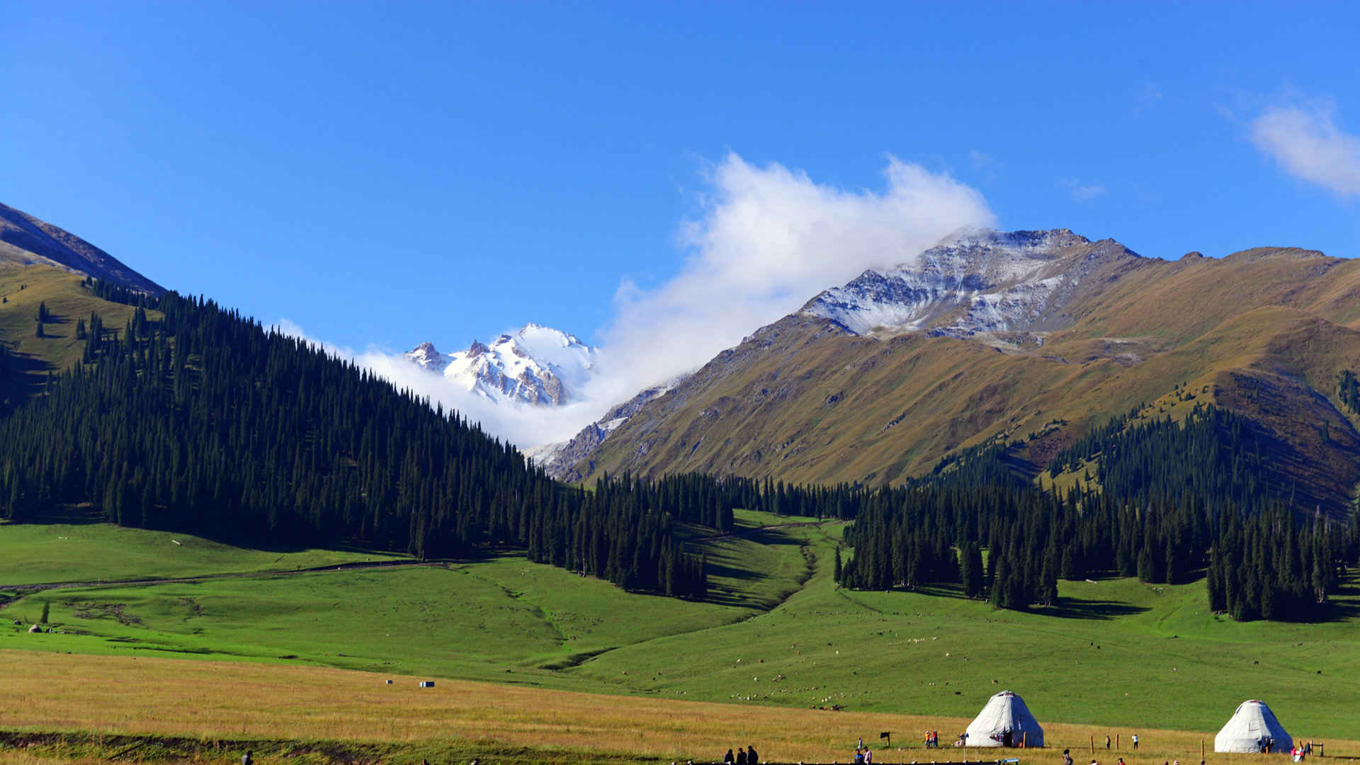 新疆天山山脉风景壁纸