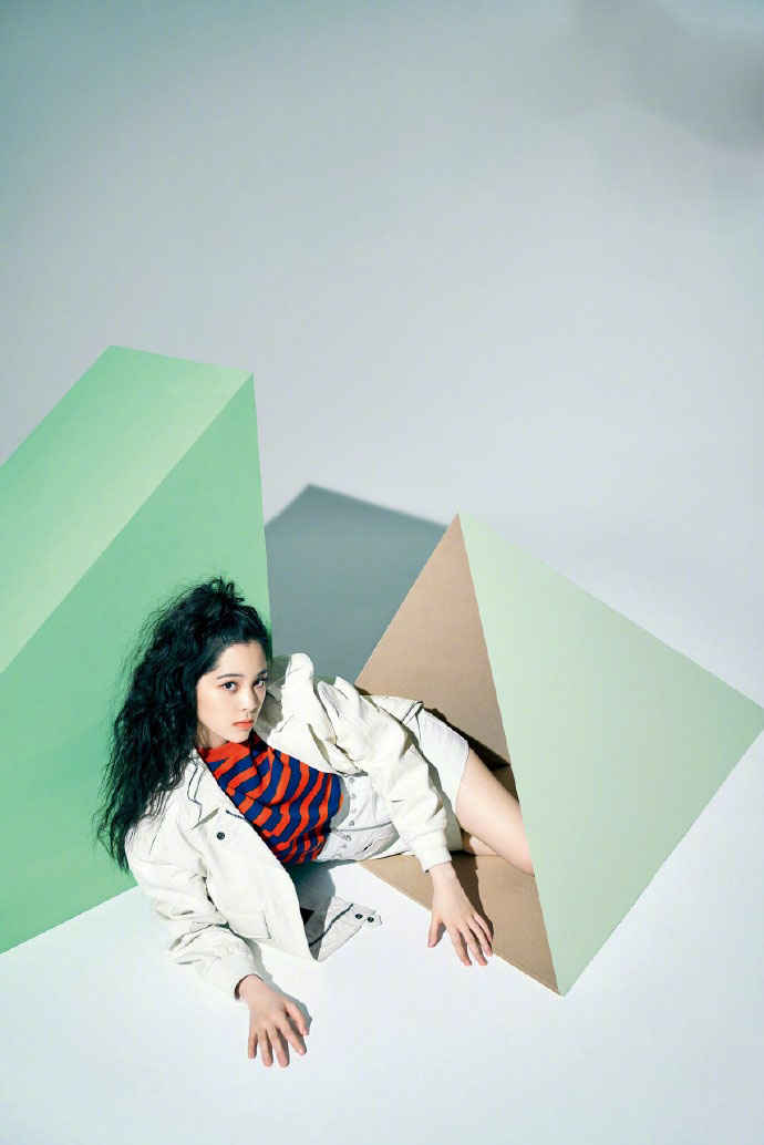 欧阳娜娜时尚杂志封面写真图片