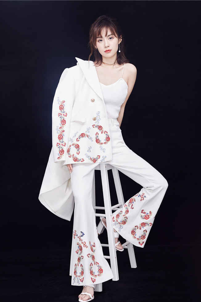 郑合惠子最新英气时尚写真图片