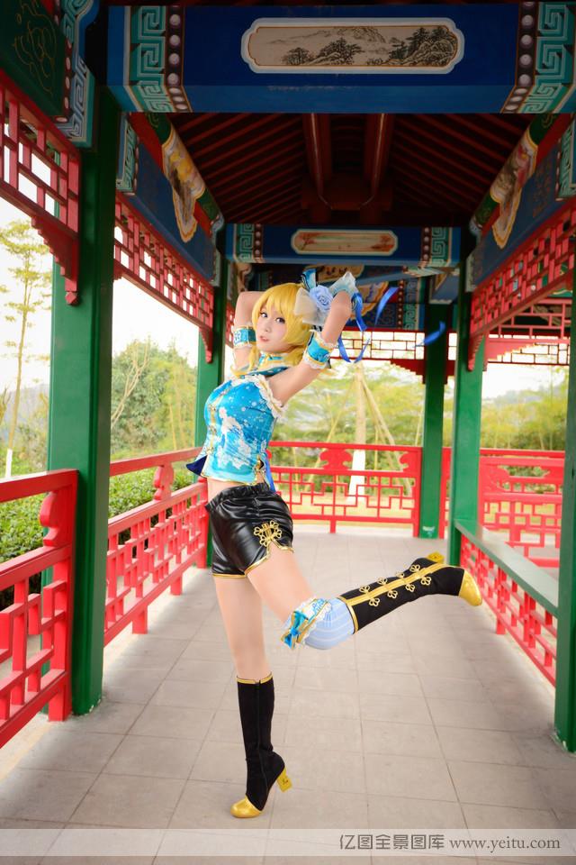 可爱姐妹花俏皮粉嫩COSPLAY