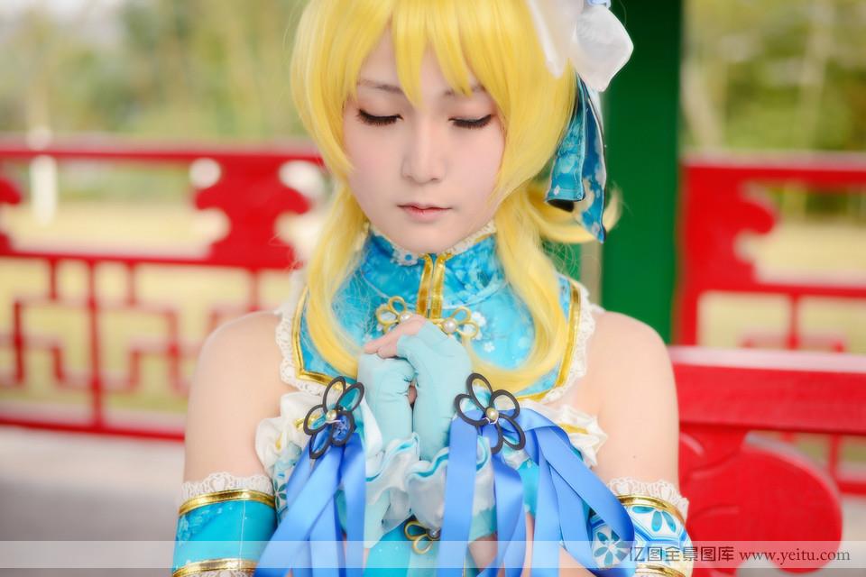 可爱姐妹花俏皮粉嫩COSPLAY