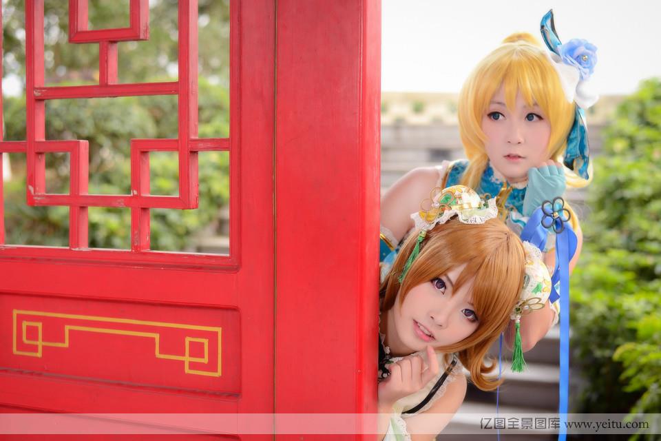 可爱姐妹花俏皮粉嫩COSPLAY