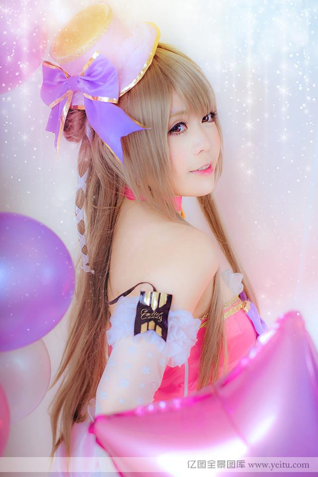 超卡哇伊童颜美眉的cosplay秀