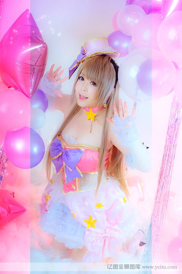 超卡哇伊童颜美眉的cosplay秀