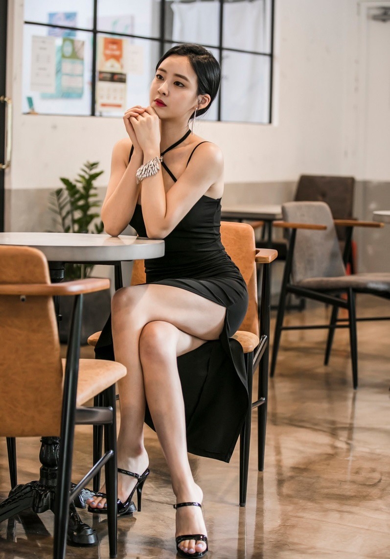 韩国美女极品尤物高跟长腿好身材人体艺术写真图片