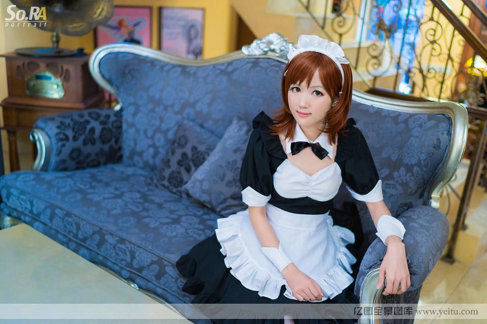 纯情小萝莉的性感女仆装cosplay