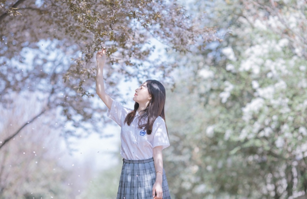 气质清新脱俗的漂亮学生妹笑靥如花唯美养眼艺术照