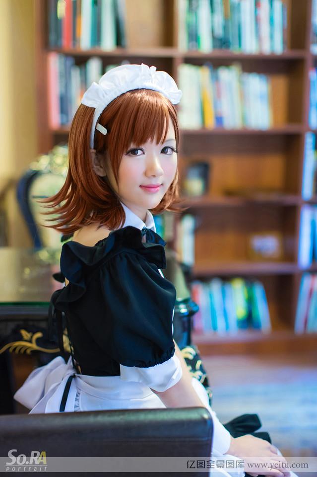 纯情小萝莉的性感女仆装cosplay