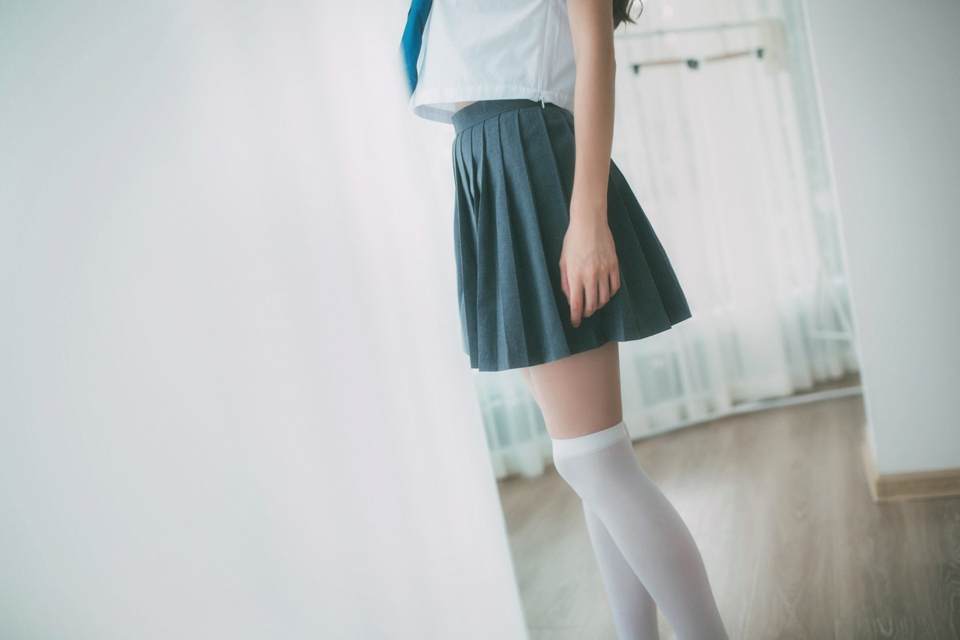 学生装素颜清纯刘海白丝袜美女私房甜美鞋子