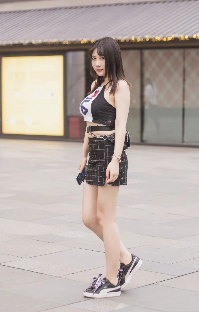 身材丰腴，美腿的性感美白的美女