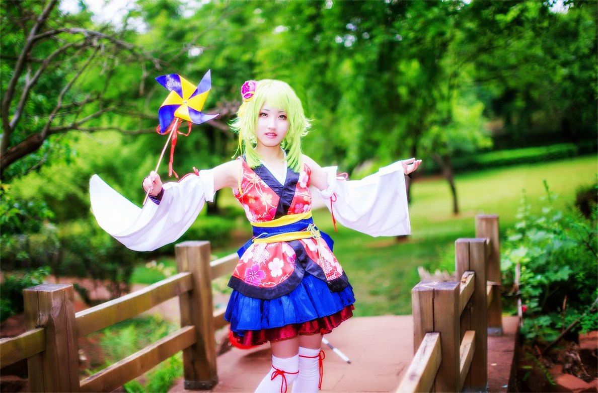 白皙美少女CosplayGUMI令无数宅男着迷