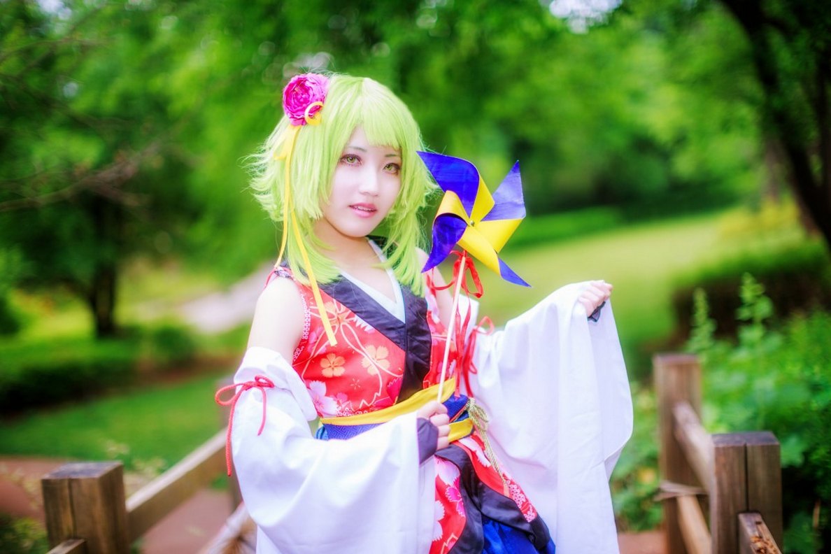 白皙美少女CosplayGUMI令无数宅男着迷